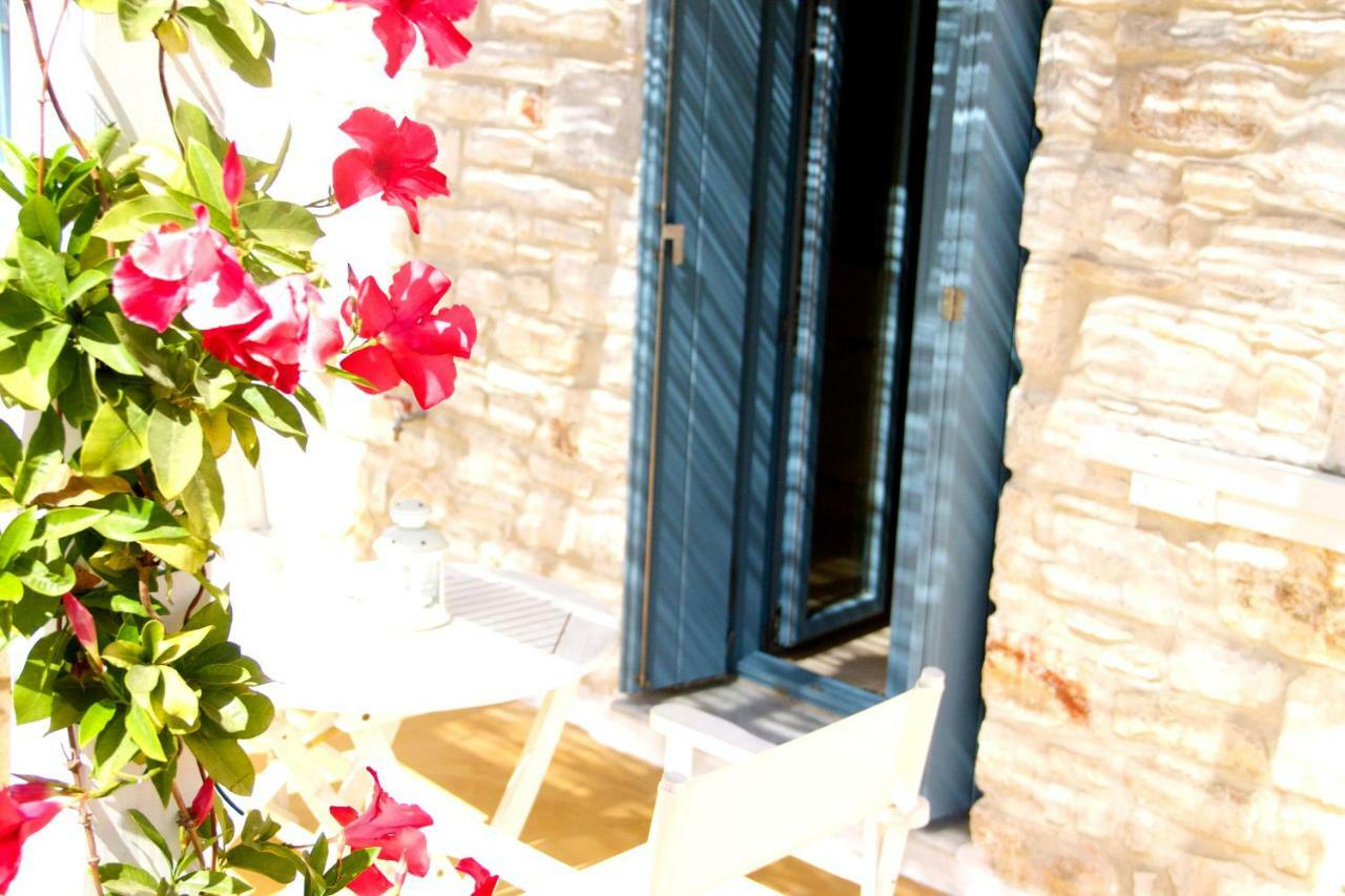 Aparthotel Nomads House à Logaras Extérieur photo